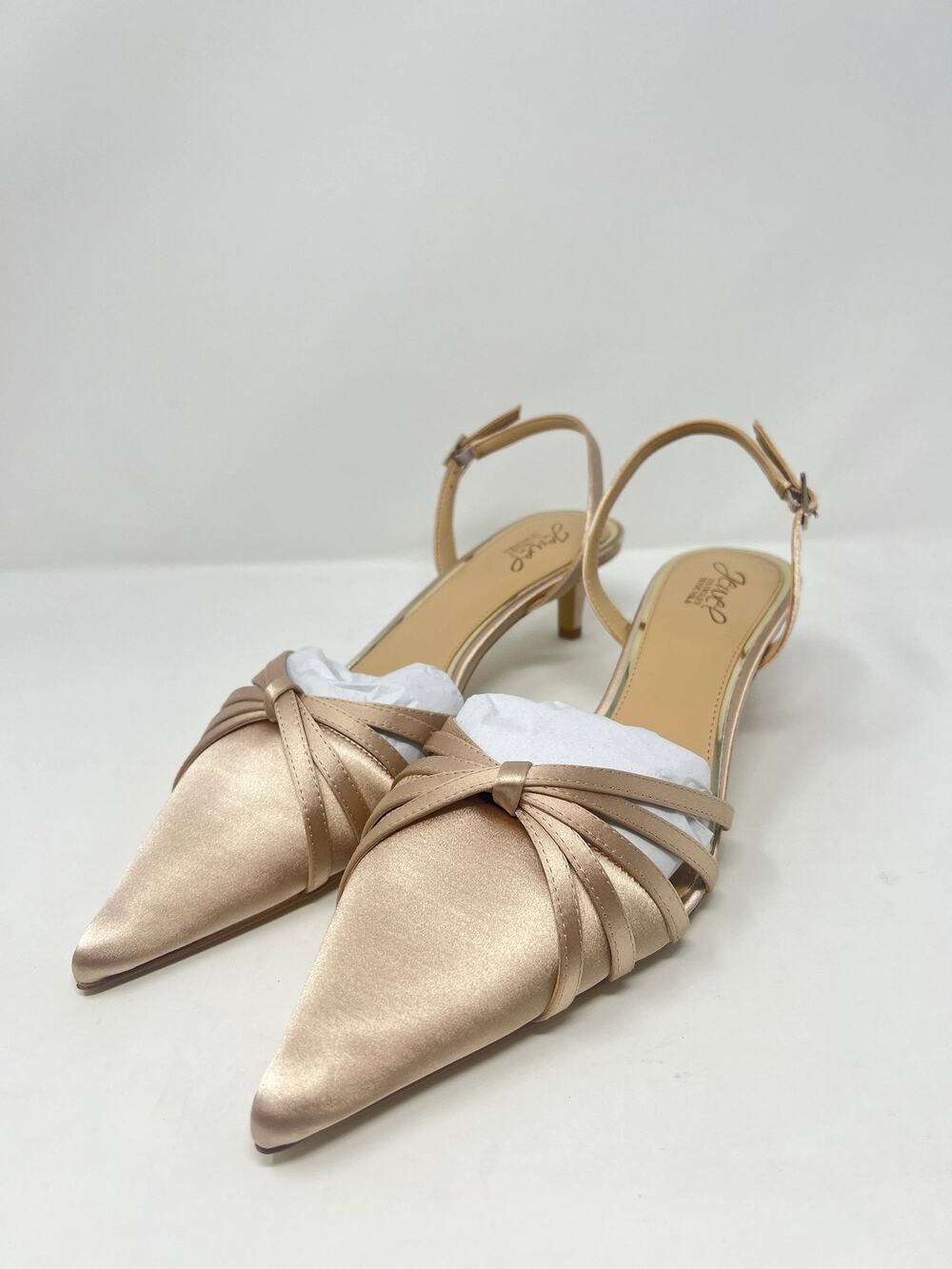 Jewel Badgley Mischka Women's 11M Nude Pointed Toe Heels
